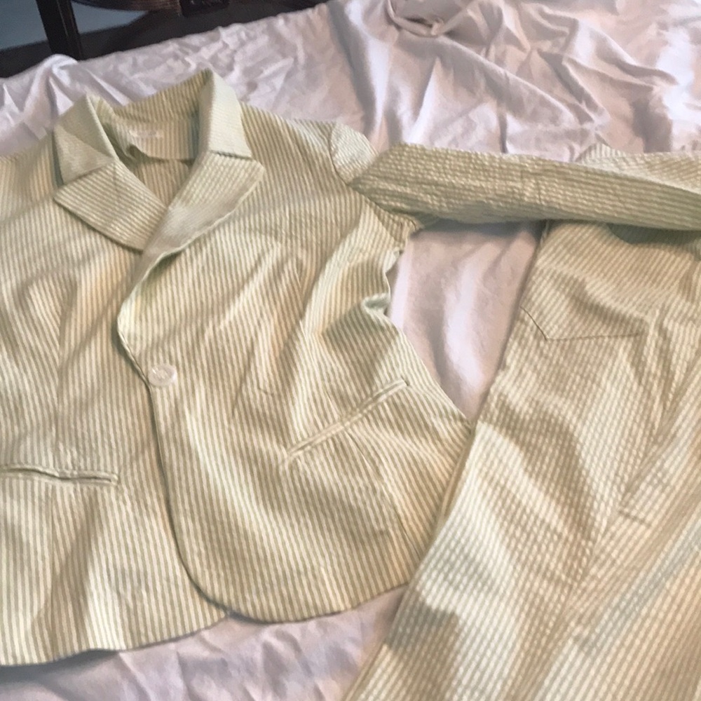 Pants suit